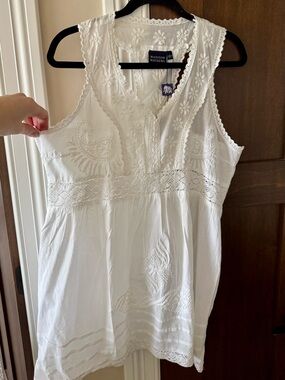 Madison Mathew’s White Embroidered Flowy Tank Top Size Large